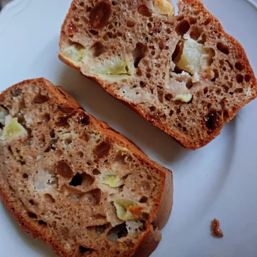 Kwarkbrood met appel, kaneel en rozijnen